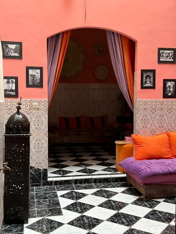 Maison Riad Traditionnel Idealement Situe A Marrakech Marocko